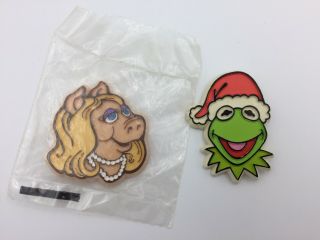 Vintage Kermit The Frog & Miss Piggy 1979 Pin Button Hallmark The Muppets