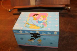 Walt Disney ' s Cinderella Kreisler Music Box 2