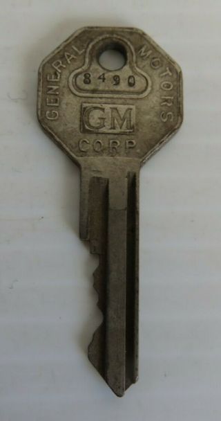 Vintage General Motors Briggs & Stratton 8490 Key (inv25767)