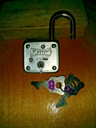 Vintage Master Lock 44 Padlock W/keys B