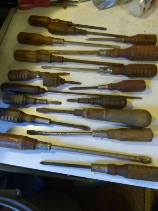 18 Vintage Antique Wood Handle Screw Drivers All Sizes