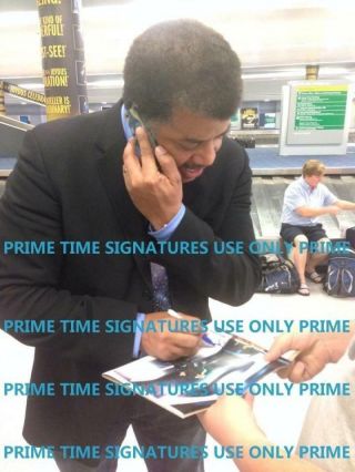 NEIL DEGRASSE TYSON SIGNED 8X10 PHOTO AUTHENTIC AUTOGRAPH COSMOS PROOF PIC F 2