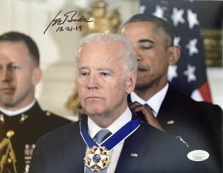 Vice President Joe Biden Signed 8x10 Photo Jsa Autograph Medal Of Honor