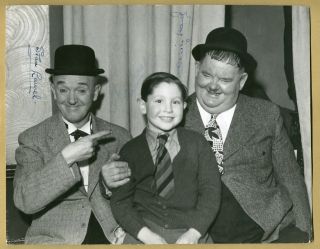 Stan Laurel & Oliver Hardy - Scarce Signed Photo In 1947 In London