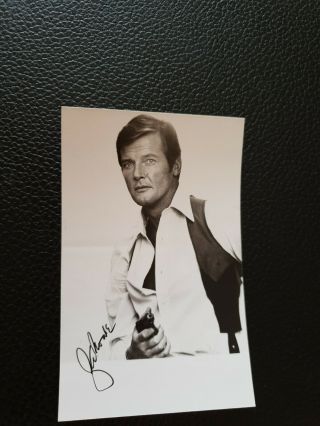Roger Moore Hand Signed Photograph 3.  5x5.  5 Inch B/w Photo Vgc