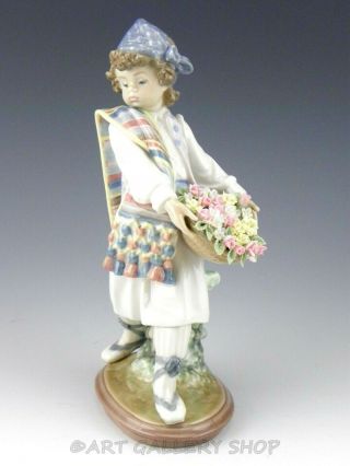 Lladro Figurine Valencian Flowers Boy 1526 Retired