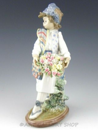 Lladro Figurine VALENCIAN FLOWERS BOY 1526 Retired 2