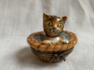 Peint Main Limoges Cat In Basket With Ball Of String Trinket Box