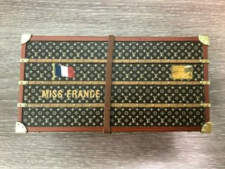 Louis Vuitton Monogram Trunk Miss France Paper Weight Novelty 2010 Limited
