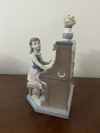 Lladro - Little Girl Playing The Piano - Ln