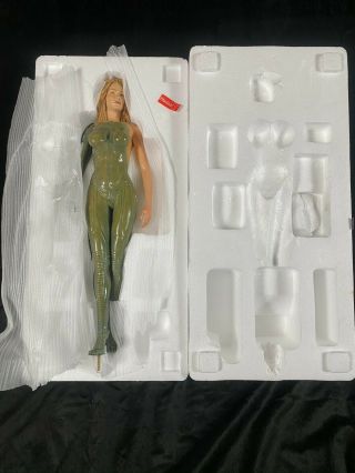HOLLYWOOD COLLECTIBLES GROUP ALIENS H.  R GIGER GIG SPECIES 
