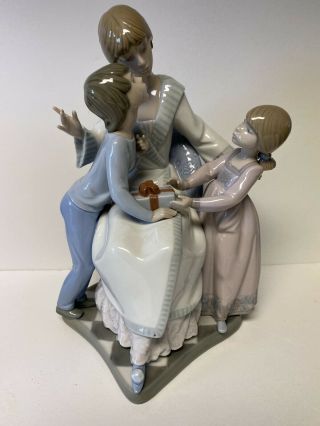 Lladro Retired A Gift Of Love 1989 - 1998