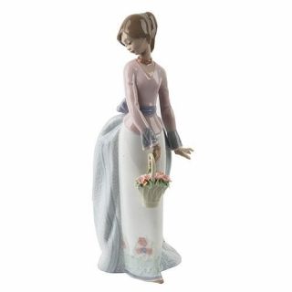 Lladro 7622 " Basket Of Love " Young Woman With A Basket Of Flowers Retired