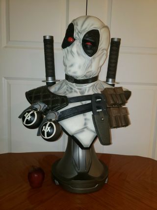 Deadpool X - Force Exclusive Life Size Bust Sideshow Collectibles 1:1 Scale Marvel