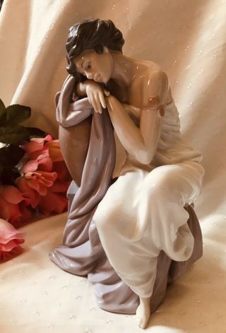 Marvelous Lladro 6313 Lost In Dreams Sitting Woman Sleeping - Retired -