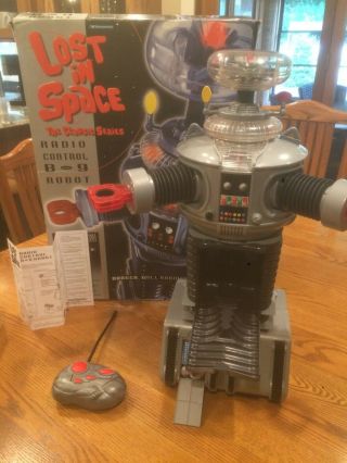 Trendmasters Lost In Space B - 9 Robot Radio Control 24 Inch
