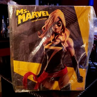 Sideshow Collectibles Ms Marvel Premium Format Statue Le 1250