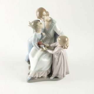 Lladro 5596 A Gift Of Love