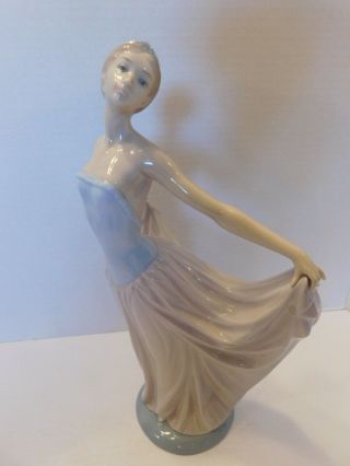 Lladro Porcelain Figurine Young Lady Ballerina Dancer,  5050,  1979 Wonderful