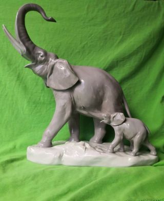 Large Lladro Figurine Of A Mother Elephant And Her Baby 1151