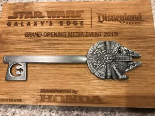 Disney Star Wars Galaxy’s Edge Grand Opening Media Event Gift Key Plaque - 2019