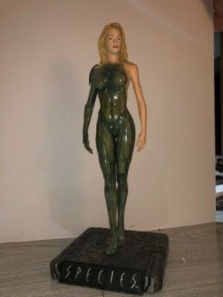Hcg Species Sil 1/4 Scale Statue H.  R.  Giger