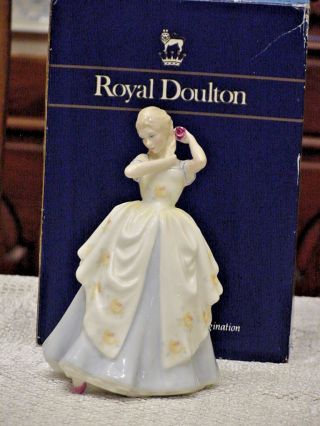 Royal Doulton Vtg 1982 Figurine ' Laura ' HN2960.  Made in England.  Box 2