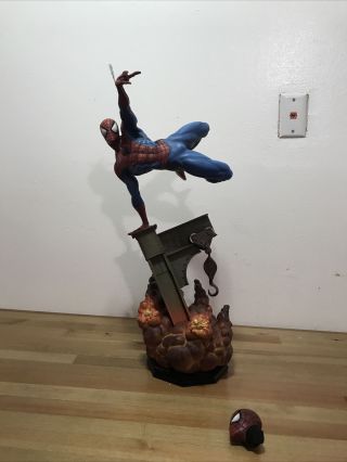 Sideshow Marvel Spider - Man Premium Format Figure Statue