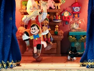 Enesco Disney Pinocchio Illuminated Deluxe Action Musical Clock Figurine 2
