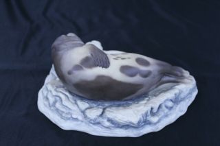 BOEHM ENGLAND SEAL AND PUP PORCELAIN FIGURINE 20117 9 