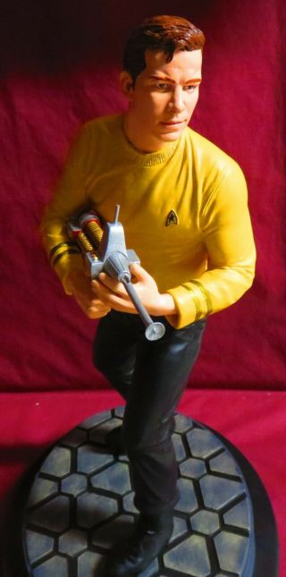 Star Trek,  Series Captain James T Kirk Playmates Latinum Edition Statue