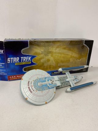 Diamond Select Toys Star Trek Uss Excelsior Ncc - 2000 Starship Undiscovered
