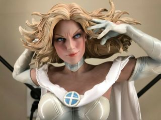 Sideshow Marvel X - Men Emma Frost Premium Format Figure Statue Exclusive 463/600