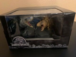 Jurassic World Limited Edition - Tyrannosaurus Rex & Indominus Rex Statues