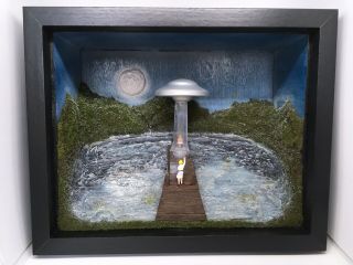 Alien Abduction Framed Ufo Diorama Lake Side Mom And Daughter Scene
