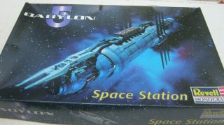 Revell Monogram Babylon 5 Space Station 85 - 3622 From 1998