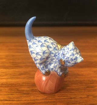 Herend Hand Painted Porcelain Cat On Ball Of Yarn