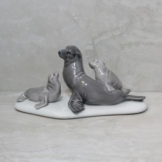 Lladro Figurine,  5318 Mini Seal Family - NO BOX 2