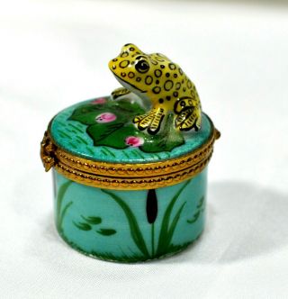 Vintage Limoges France Miniature Porcelain Trinket Box W/ Frog -