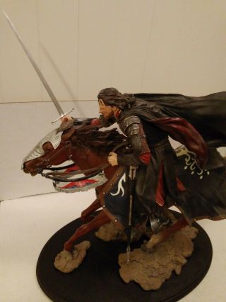 ARAGORN AT THE BLACK GATES STATUE SIDESHOW LORD OF THE RINGS 2
