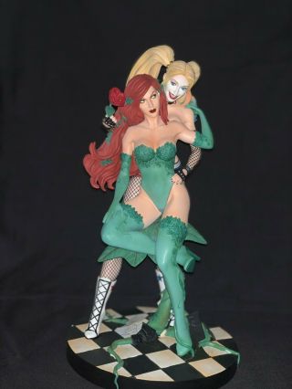 Dc Designer Series Harley Quinn And Poison Ivy By Emanuela Lupacchino Statue