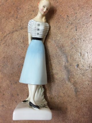 Vintage 1957 Royal Doulton Figurine " Sweet Sixteen " Hn2231