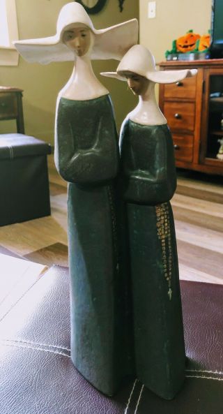 Lladro 2075 " Nuns " Two Nuns Rosaries Dark Blue Green Finish 13” Tall