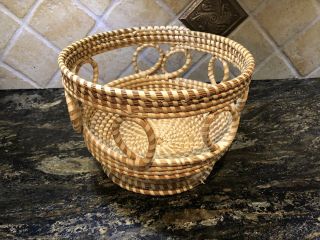 Large Vintage Charleston Sweetgrass Basket Finely Handmade Gullah