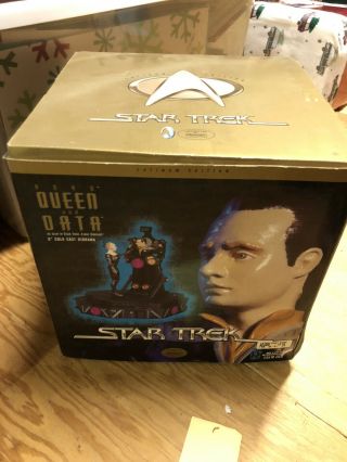 Playmates Star Trek Limited Edition Borg Queen And Data Cold Cast Diorama Nib