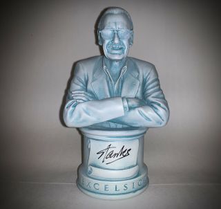 Gentle Giant Stan Lee Mini - Bust Signed 87/200 Marvel Statue 2011 Comic Con