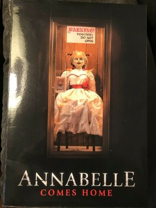 Neca Ultimate - Annabelle Comes Home - 7 " Action Figure (slight Rip)