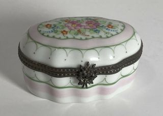 Vintage Peint Main Limoges Signed Trinket Box - Flower Clasp & Design - Pastel