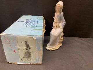 Lladro Porcelain " Girl With Lilies " 4972 9 1/4 " Tall W/box Signed