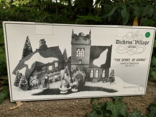 Dept 56 Heritage Village Dickens The Spirit Of Giving Complete Set Of 13